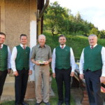 Am 24. Juni durfte der Vorstand des Musikvereins Deutschfeistritz-Peggau unserem Altmusiker Johann Sammer Sen. zu seinem 80. Geburtstag gratulieren. Gemeinsam schwelgten wir Am 24. Juni durfte der Vorstand des Musikvereins Deutschfeistritz-Peggau unserem Altmusiker Johann Sammer Sen. zu seinem 80. Geburtstag gratulieren. Gemeinsam schwelgten wir in Erinnerungen und ließen die „alten“ Zeiten hochleben. Auf diesem Wege dürfen wir noch einmal alles Gute, viel Glück und Gesundheit wünschen!